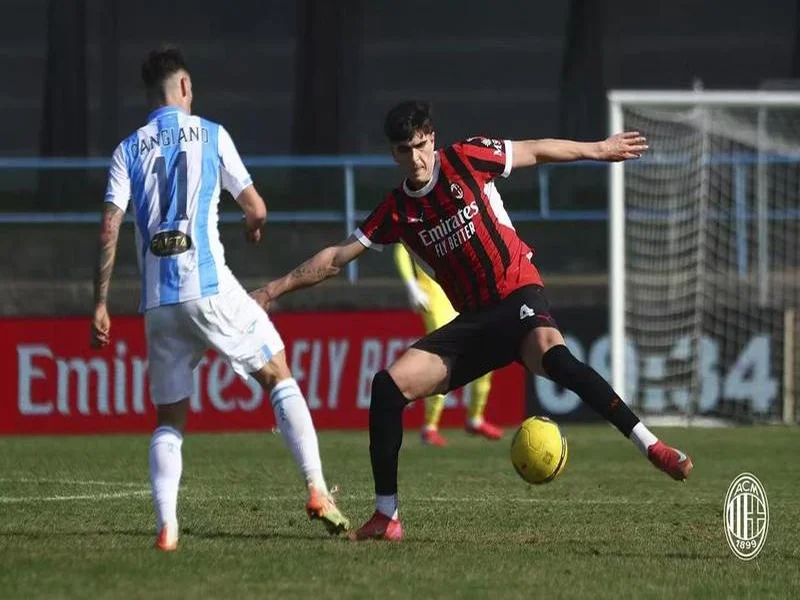 记者：如果巴尔泰萨吉没完全恢复，埃斯图皮尼安将在德比首发